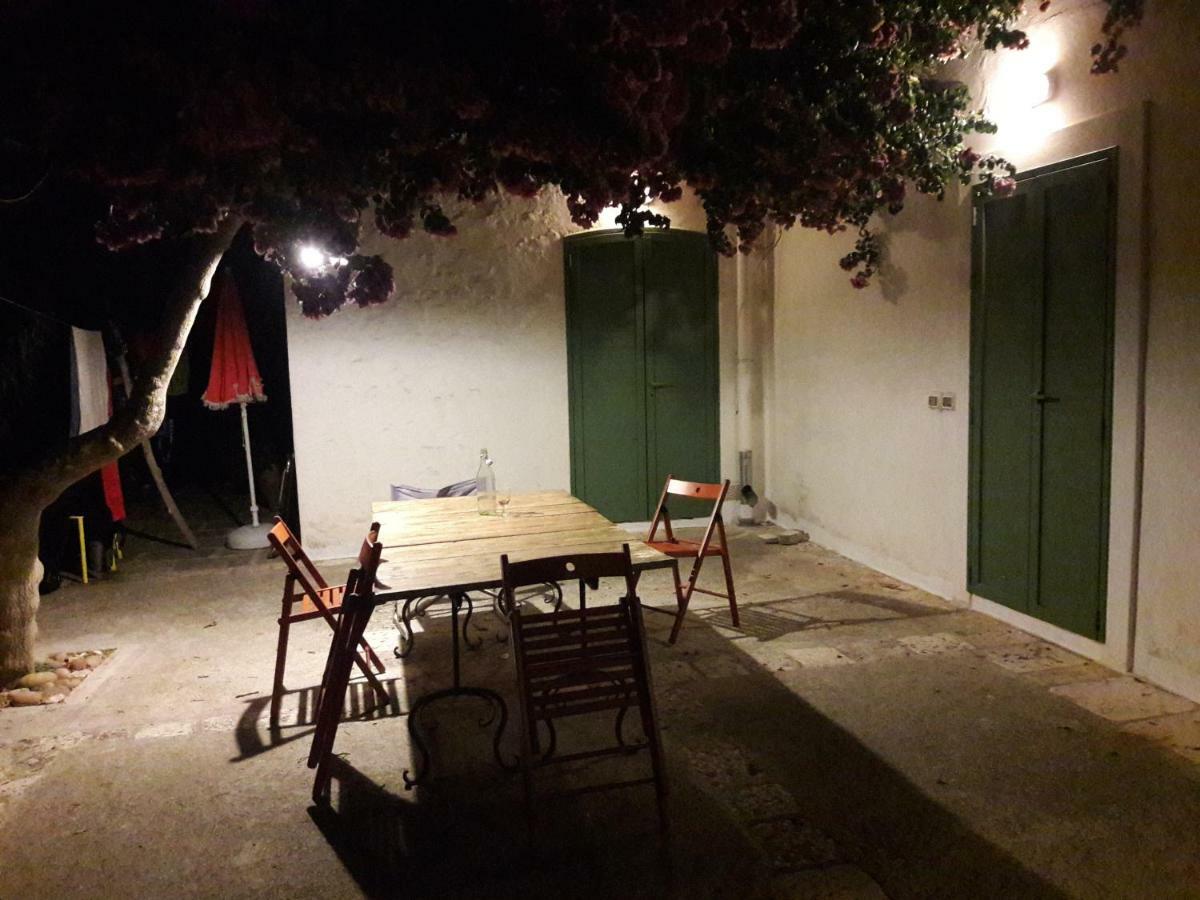 Fra Il Glicine E Il Sambuco Villa Monopoli Exterior photo